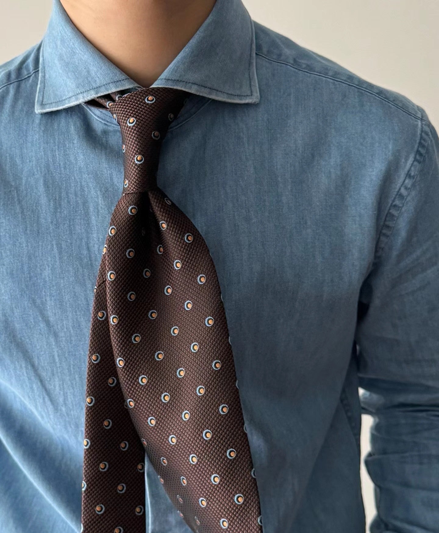 百搭復古淺藍水洗牛仔溫莎領襯衫