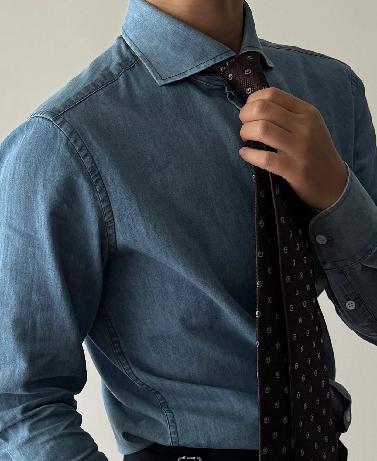 百搭復古淺藍水洗牛仔溫莎領襯衫